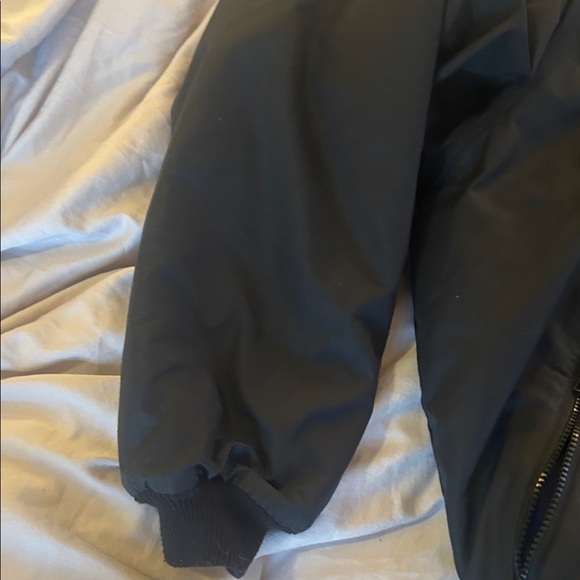 Patagonia Black Bomber Jacket with Purple fleece Lining. For snow, rain and cold - Picture 9 of 16